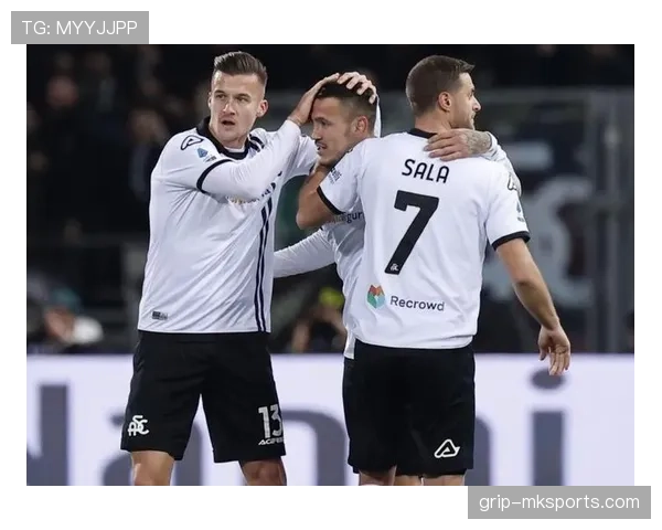 斯佩齐亚中路渗透战术奏效,强势逆转展现亮眼攻击力