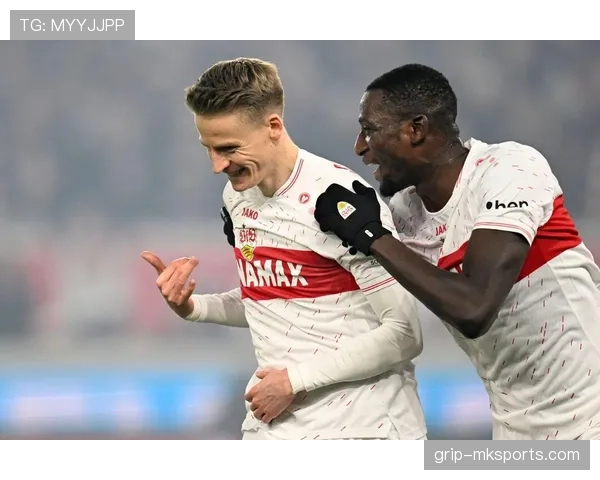 德甲转会风向标：新赛季球员流动揭示热门动向与潜在黑马