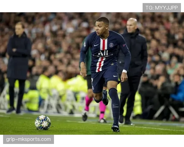 恰尔汗奥卢展现战术智慧，稳健组织助力球队高效攻防转换