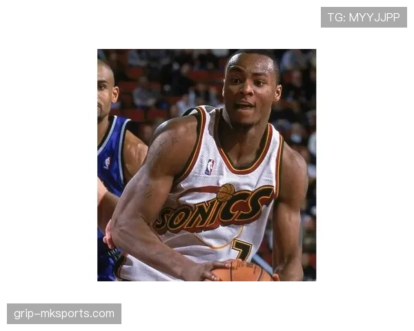 拉沙德·刘易斯三分命中率提升显著拉开队内得分差距